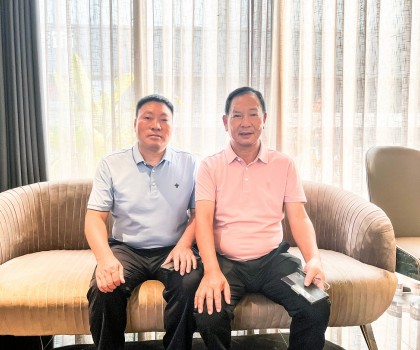 新明珠集團(tuán)葉德林董事長(zhǎng)一行赴四川成都、宜賓終端市場(chǎng)走訪調(diào)研