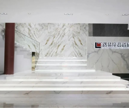 仿古賽道第一潮牌，路易摩登瓷磚憑什么在陶瓷行業(yè)內(nèi)卷中突圍？