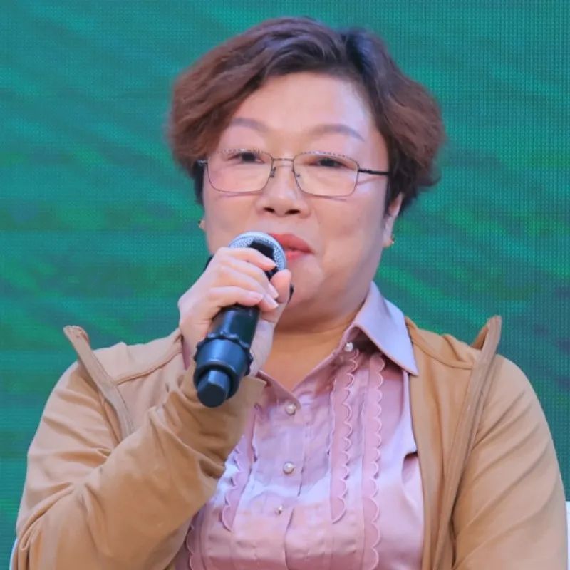 金牌企業(yè)制造副總裁 張代蘭：企業(yè)要生存，必須走光伏發(fā)電.jpg