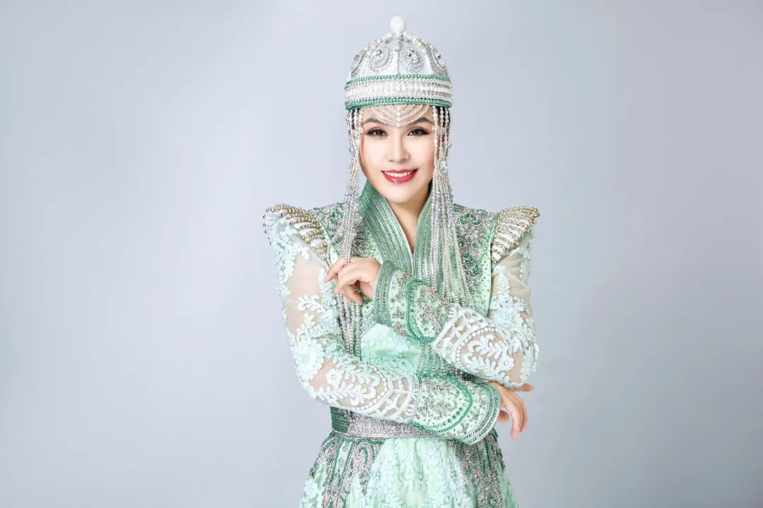 歌手烏蘭托婭助陣！浪鯨衛(wèi)浴總裁明星雙簽售長春站活動(dòng)火熱進(jìn)行2.jpg