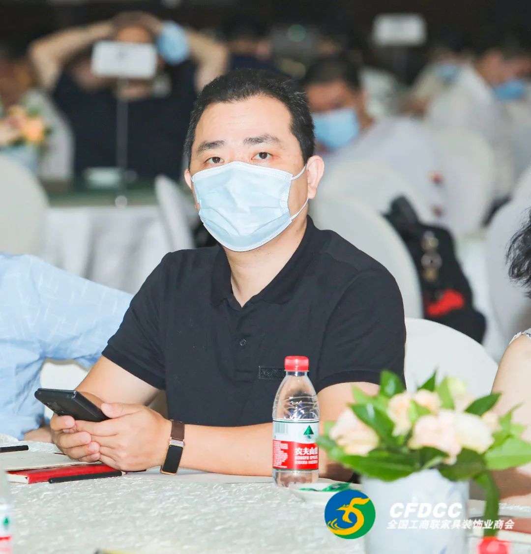 定制中國(guó)好浴室！浪鯨衛(wèi)浴被授予“定制家居專(zhuān)業(yè)委員會(huì)副會(huì)長(zhǎng)”稱號(hào)3.jpg