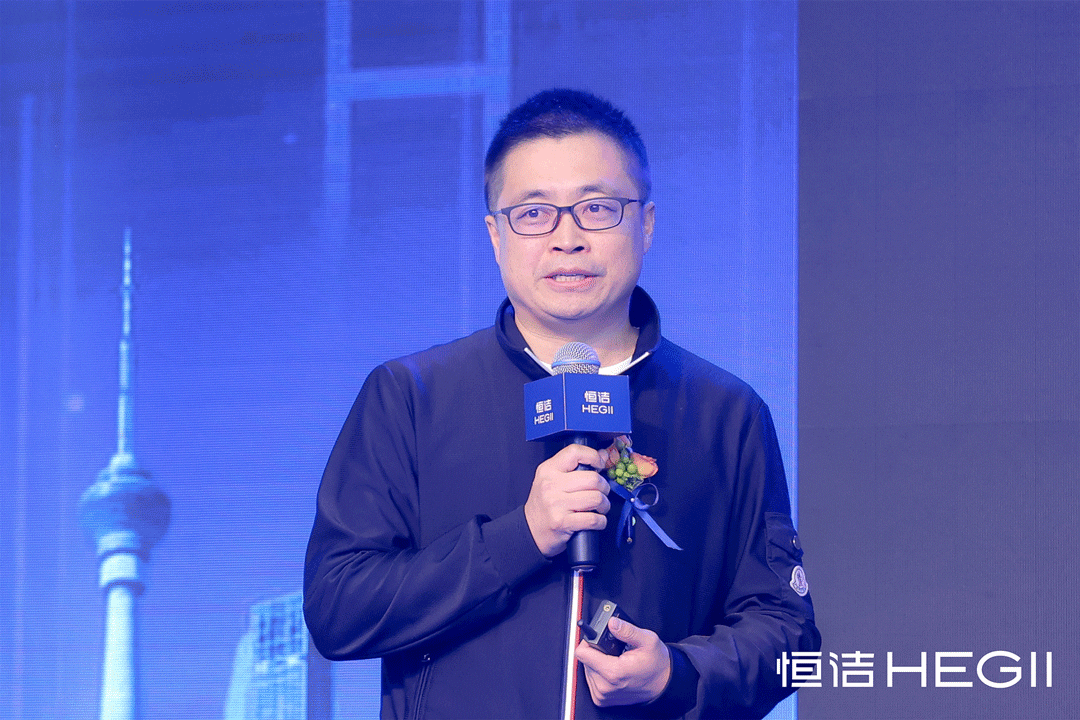 6、GIF：優(yōu)居張?jiān)洪L(zhǎng)、網(wǎng)易家居胡總演講照.gif