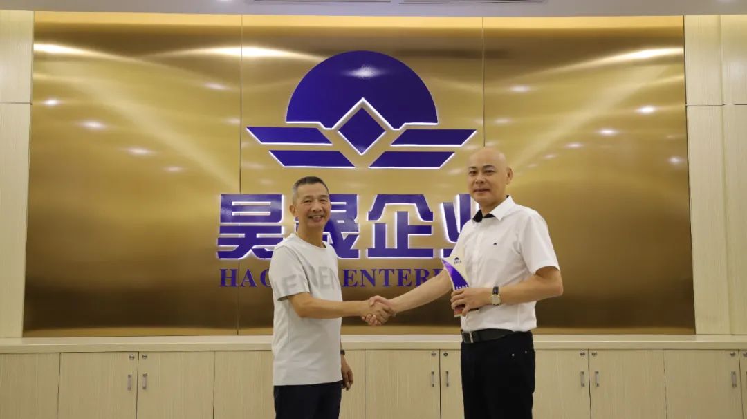 昊晟集團征戰(zhàn)二十余載的老員工董應光同志正式榮休.jpg
