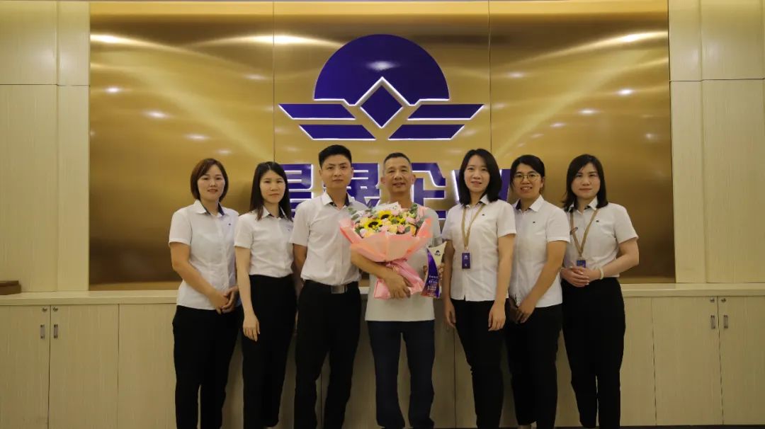 昊晟集團征戰(zhàn)二十余載的老員工董應光同志正式榮休5.jpg