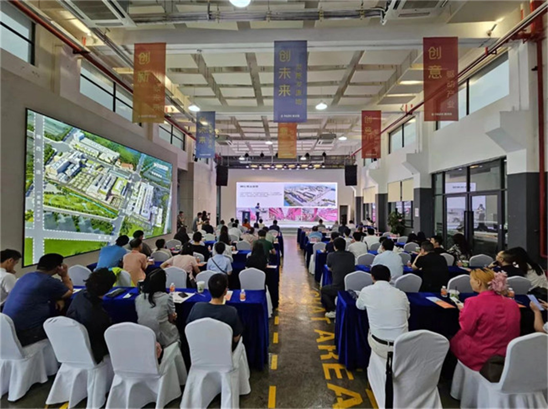 “新風口 新動力——2024泛家居AIGC應用論壇”在鷹創(chuàng)園盛大召開，引領業(yè)界新風潮2.jpg